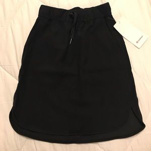 NWT - LuluLemon Woven On the Fly Skirt - Black